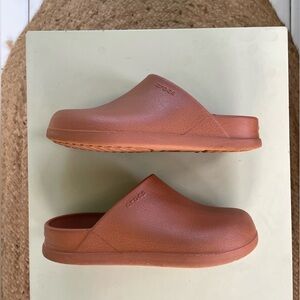 CROCS Dylan Clogs W7 Cognac